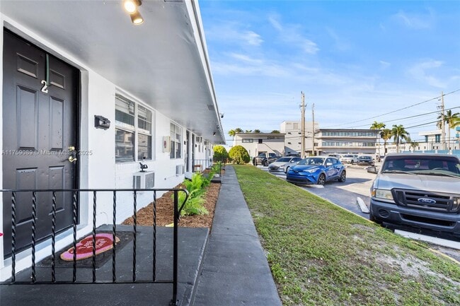 2649 Van Buren St in Hollywood, FL - Building Photo - Building Photo