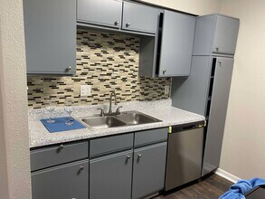 Bay Park Apartments in Seabrook, TX - Foto de edificio - Building Photo