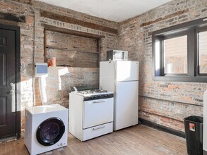 639 N Troy St, Unit 1 in Chicago, IL - Building Photo - Building Photo