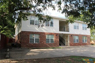 415 E 4th Ave in Belton, TX - Building Photo - Building Photo