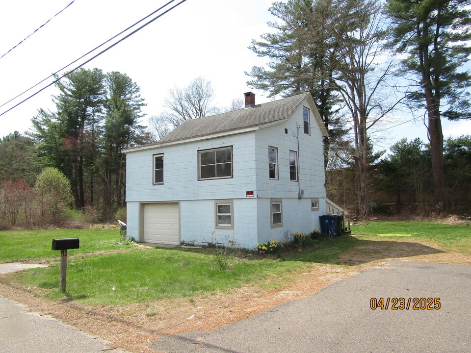 11 Crystal Rd in Windham, CT - Building Photo