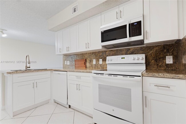 9615 NW 1st Ct, Unit 204 in Pembroke Pines, FL - Building Photo - Building Photo