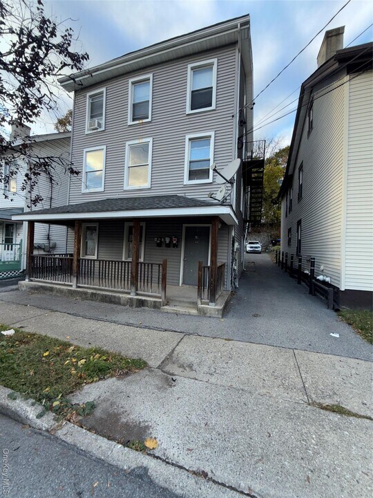 58 Gifford Ave in Poughkeepsie, NY - Building Photo