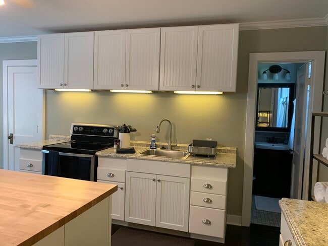 6280 Peninsula Dr in Traverse City, MI - Building Photo - Building Photo