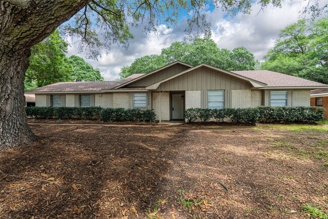 property at 1025 N Meyer St
