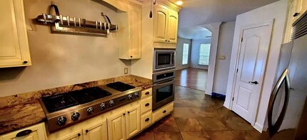 212 Canulette Rd in Slidell, LA - Foto de edificio - Building Photo