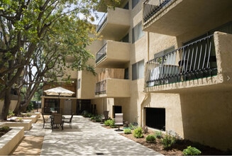 518 S. El Molino Apartments in Pasadena, CA - Building Photo - Building Photo