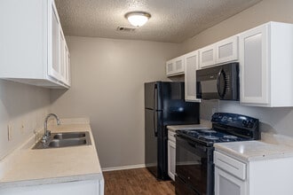 The Village Apartments in Conway, AR - Foto de edificio - Interior Photo