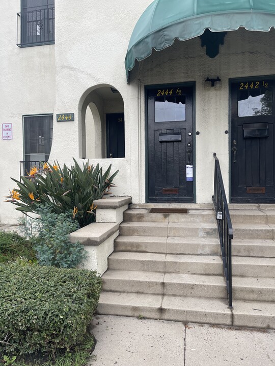 2442 Griffin Ave, Unit 2444 .5 in Los Angeles, CA - Foto de edificio
