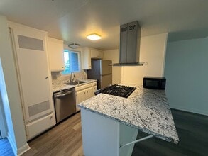 5612 Hillsdale Blvd in Sacramento, CA - Building Photo - Building Photo