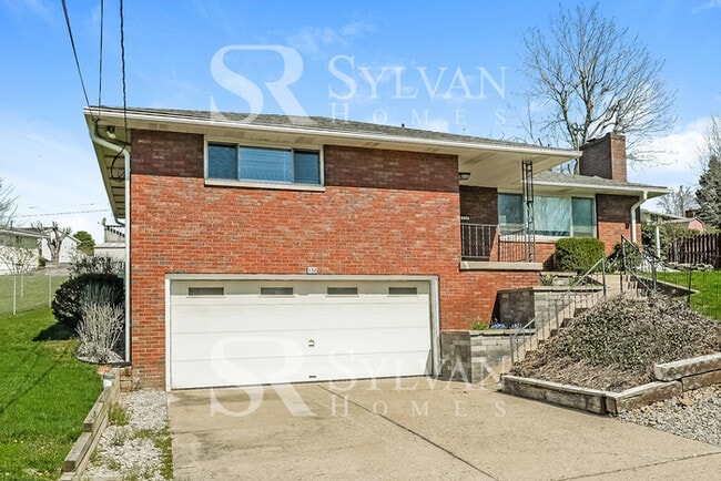 132 Autumn Dr in Butler, PA - Building Photo - Building Photo