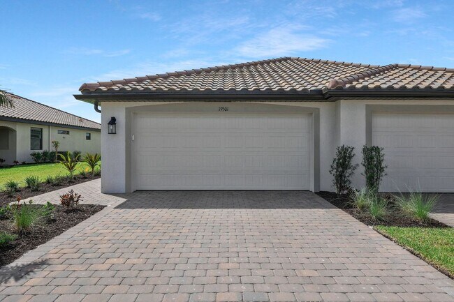 19501 Hinkley Dr in Estero, FL - Building Photo - Building Photo