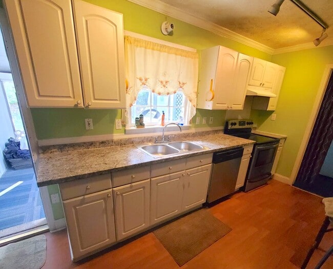 5936 Hammond Dr NW in Norcross, GA - Building Photo - Building Photo