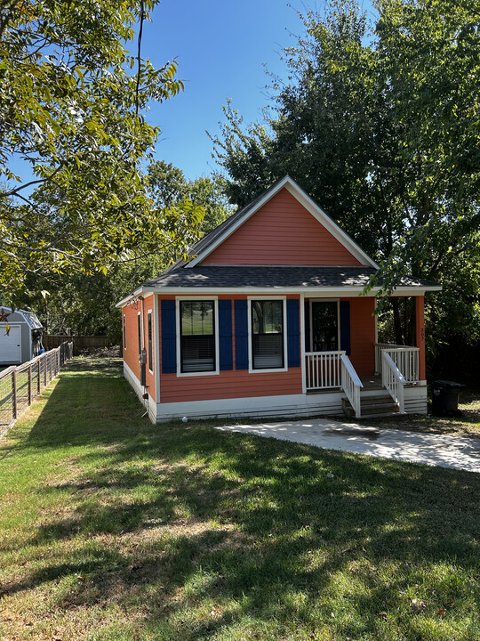 307 Hampshire Dr in Brenham, TX - Building Photo