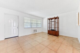 111 Dorchester E in West Palm Beach, FL - Building Photo - Building Photo