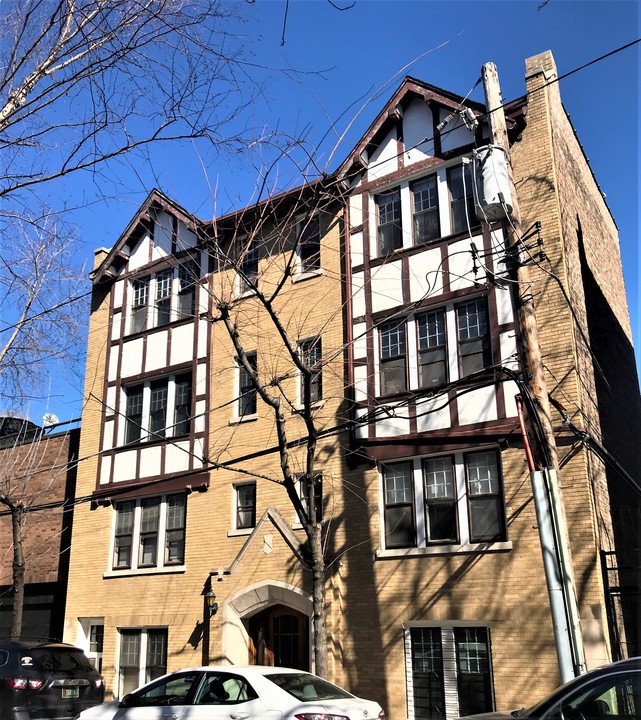 2317 N Cambridge Ave in Chicago, IL - Building Photo