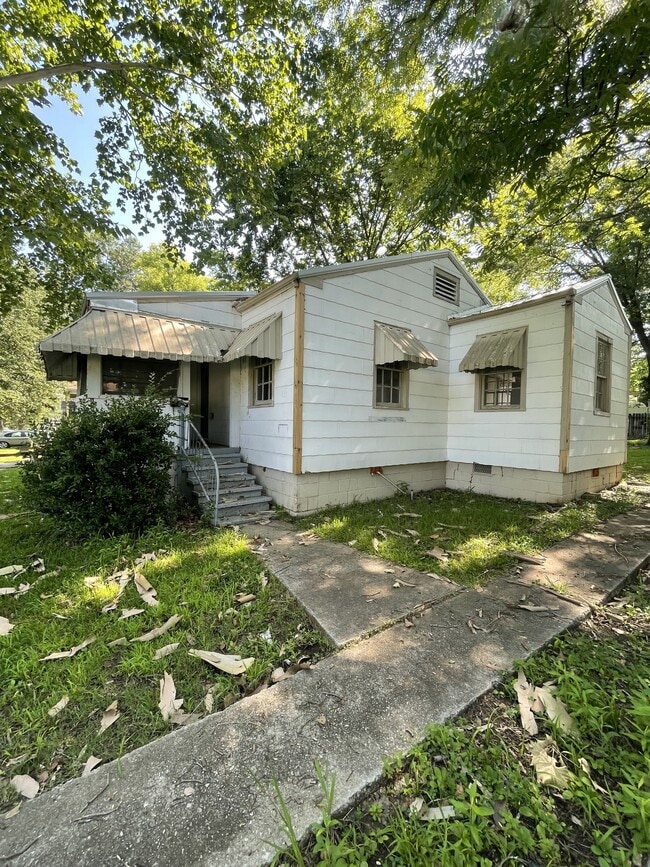 property at 237 20th St SW