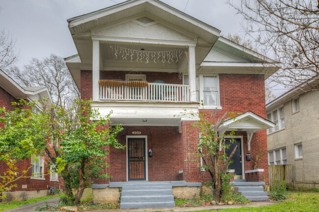 property at 224 N Willett St
