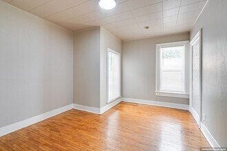 818 Bowen St in Oshkosh, WI - Building Photo - Building Photo