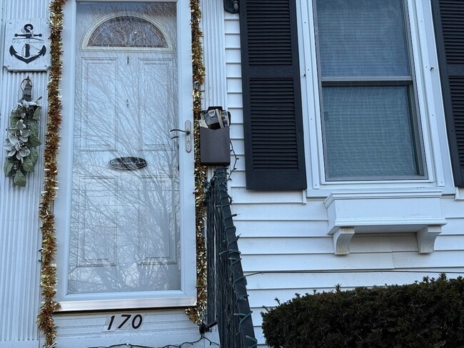 170 Neck St in Weymouth, MA - Foto de edificio - Building Photo