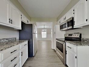 1102 NE Richardson Pl in Lee's Summit, MO - Building Photo - Building Photo