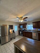 5 Henshaw St in Newton, MA - Building Photo - Building Photo