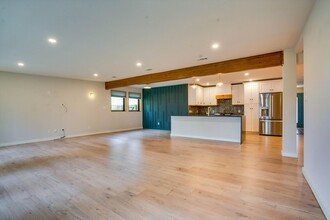 2403 Trafalgar Dr in Austin, TX - Foto de edificio - Building Photo