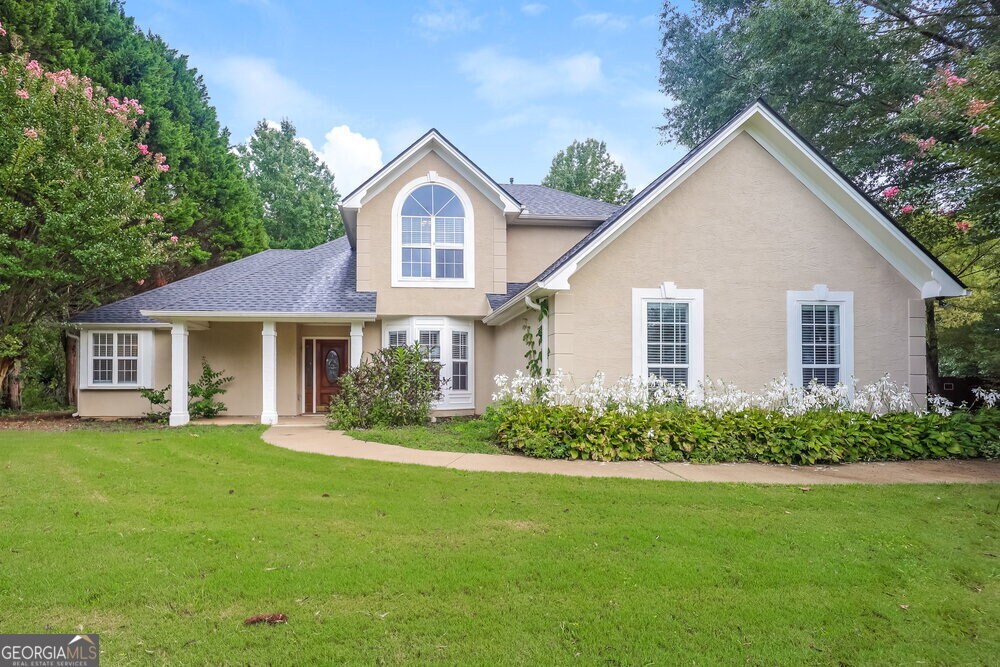 130 Woodlake Dr in Newnan, GA - Building Photo