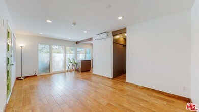 10333 Santa Monica Blvd in Los Angeles, CA - Building Photo - Building Photo