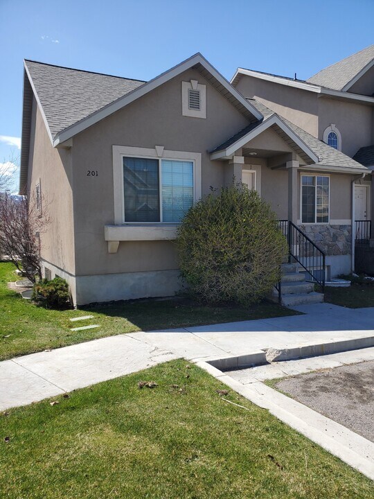 201 W 1160 N in Tooele, UT - Building Photo