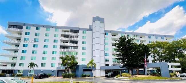 919 Hillcrest Dr in Hollywood, FL - Building Photo - Building Photo