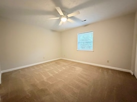 2728 Kirkwood Dr in Burlington, NC - Building Photo