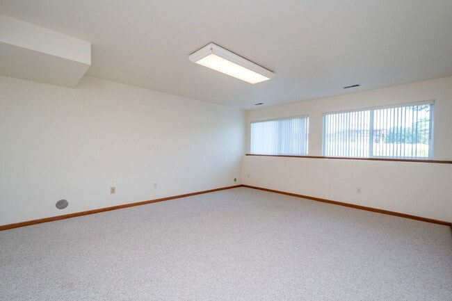 property at 7 Redtail Ct