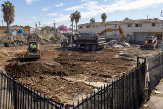 Harbour Residences in Wilmington, CA - Building Photo - Building Photo