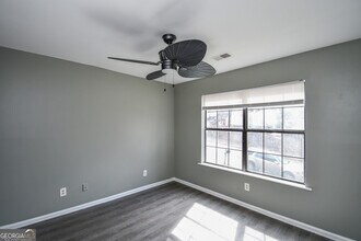 735 Oak Dr in Atlanta, GA - Building Photo - Building Photo