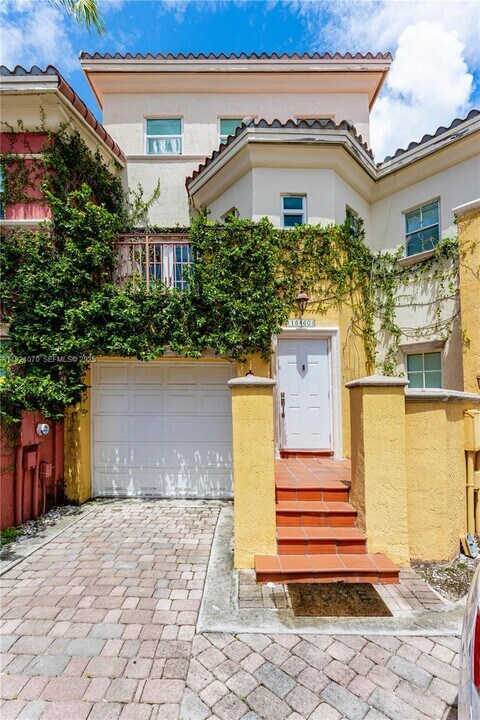 18460 NE 30th Ave in Aventura, FL - Building Photo