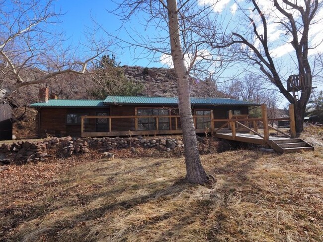 property at 6849 Diamond Valley Rd