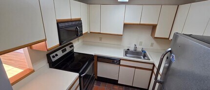 200 Ledgewood Dr in Stoneham, MA - Foto de edificio - Building Photo