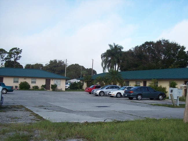 Charles Apt in Fort Pierce, FL - Building Photo - Building Photo