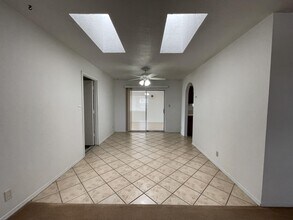 785 Hydra Rd SE in Rio Rancho, NM - Foto de edificio - Building Photo