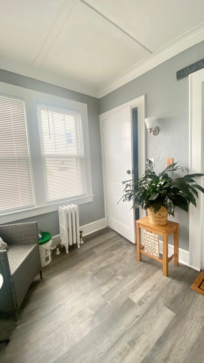 711 S Broadway Apartments and Nearby Lindenhurst Apartments For Rent Lindenhurst, NY