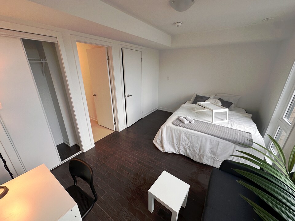 80 Green Gardens Blvd in Toronto, ON - Building Photo