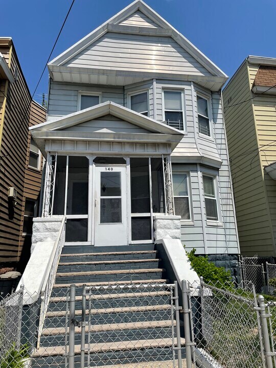 140 Bidwell Ave in Jersey City, NJ - Building Photo