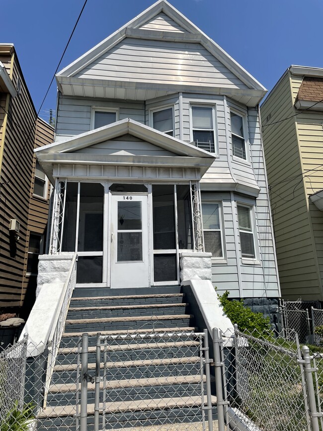 140 Bidwell Ave, Unit 2