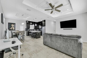 708 E La Cantera Ave in McAllen, TX - Foto de edificio - Building Photo