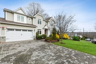 15 Woodland Rd in Cresskill, NJ - Building Photo - Building Photo