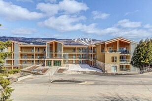 123 Rue Cuttle in Mont-tremblant, QC - Building Photo