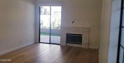 328 Turin St in Oak Park, CA - Building Photo - Building Photo