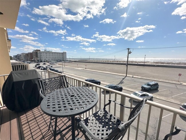 353 W Broadway in Long Beach, NY - Building Photo - Building Photo