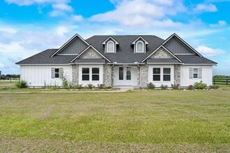 2999 County Rd 208 in Danbury, TX - Building Photo - Building Photo